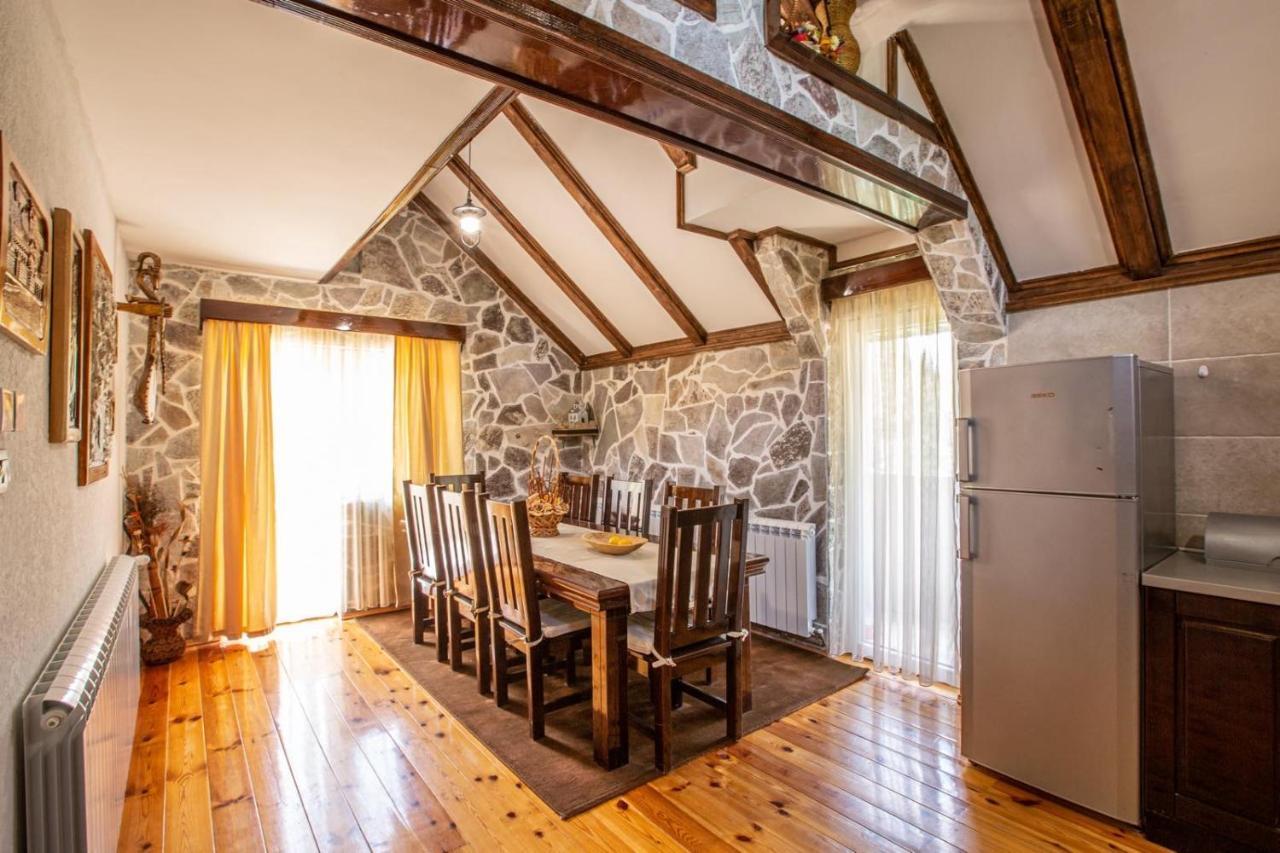 Family Spa Apartments Sunny&Shiny Savnik Oda fotoğraf
